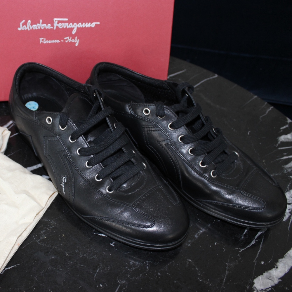 Salvatore Ferragamo Black Leather Millie 6 Gancio